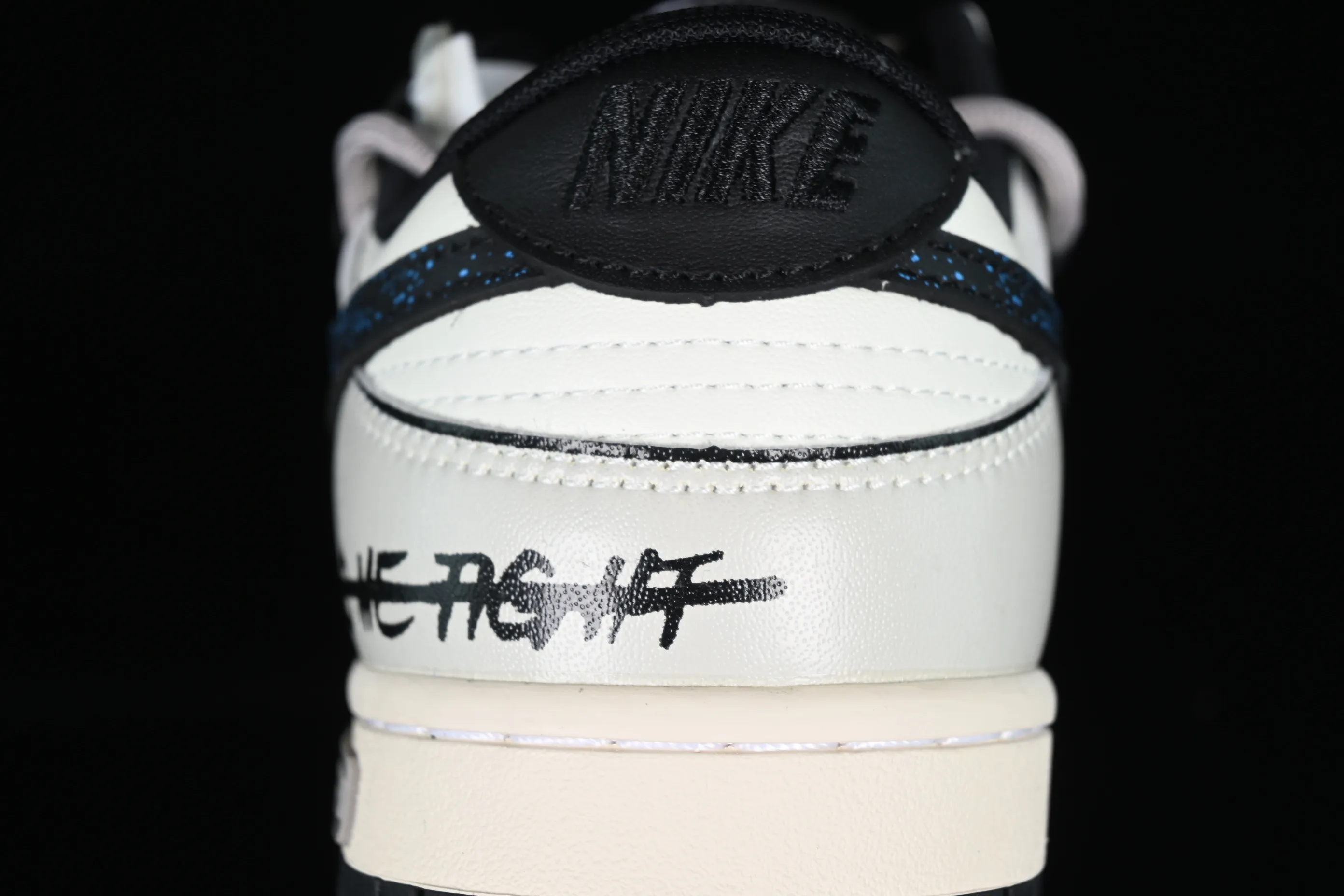 All Categories Nk SB Dunk Series Nk SB Dunk Low Low-top sneakers Nk Dunk Low Retro Panda Prank Space Exploration Star Trek Customized version of deconstructed straps retro distressed Panda low-top sneakers DD1391-100